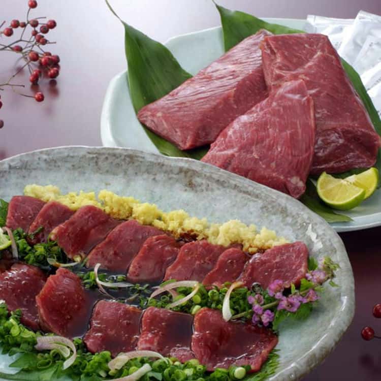 長野 大正8年創業 馬刺専門店 若丸 馬刺 E 赤身300g 馬肉専門80年 いい品種をいい環境で守り続け 品質のよい馬肉のみをお届け 馬肉は体内に脂肪を蓄積しないエネルギー効率の良い食肉です ご進物
