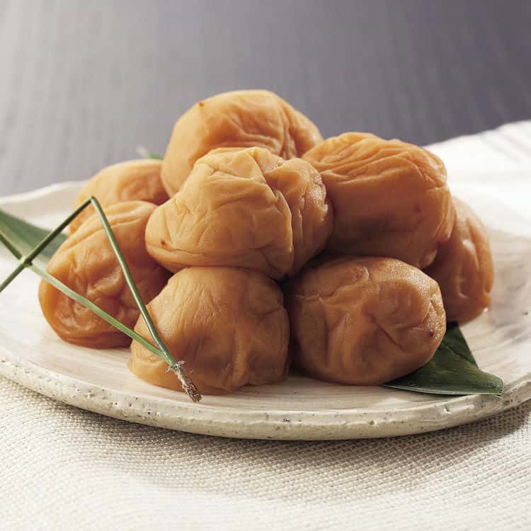 【ポイント10倍！ 30日まで！ 】 和歌山 紀州南高梅 つぶれ梅 うす塩味 塩分6% 500g 和歌山南高梅のつぶれ梅です サイズは不揃いですが おにぎりや焼酎のお湯割りなどに大変重宝します ご進物 ギフト 贈り物に 離島配送不可