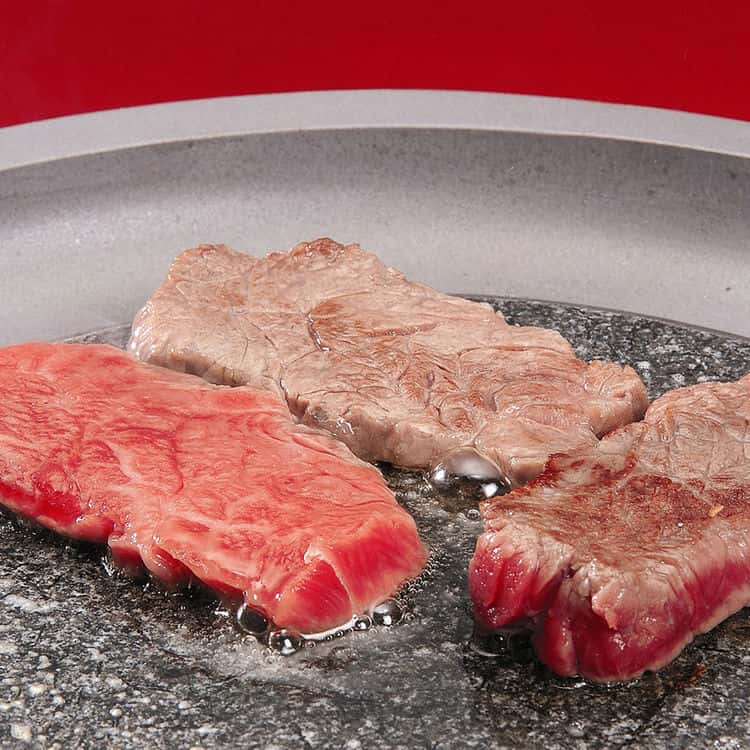 長野 信州和牛 焼肉 モモ 300g 黒毛和牛 牛肉 スライス 信州和牛 は生産者のきめ細やかな愛情と飼育管理により30ヶ月前後 28〜32ヶ月 になるまでじっくりと育てられます ご進物 ギフト 贈り物に
