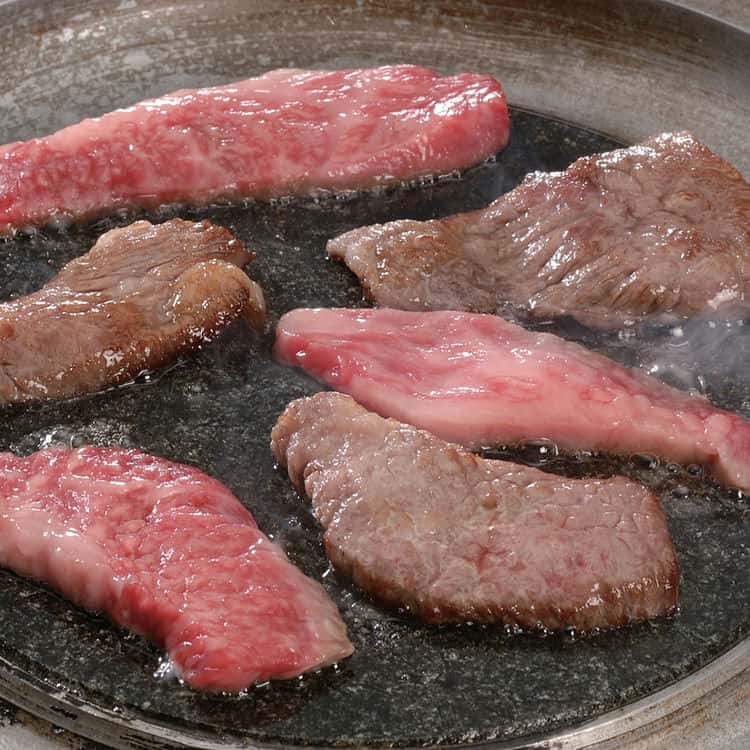 【スーパーSALE 10%OFF！】国産牛 焼肉 300g もも バラ 牛肉 スライス 皆に楽しまれている 焼肉 メニューを味わい深い国産牛 でお楽しみください お歳暮 お中元 ご進物 ギフト 贈り物に最適 ※離島は配送不可