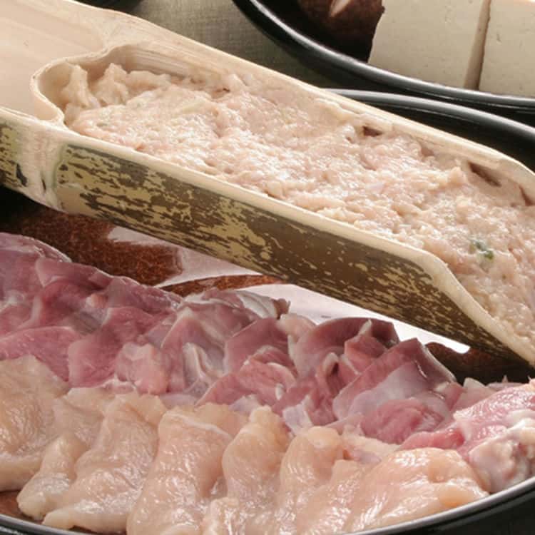 【ポイント5倍!ブラックフライデー!】 熊本の地鶏 天草大王 水炊きセット 天草大王鶏肉 もも肉 むね肉 カット400g 特製つみれ150gx2 水炊きスープ ...