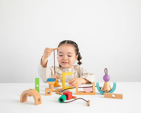 エドインター Ed.Inter ひも通しブロック Swingy スウィンギー 木のおもちゃ 木製玩具 玩具 おもちゃ オモチャ ひもとおし 紐通し 3歳 4歳 5歳 2