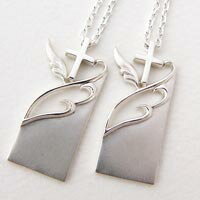 【ポイント10倍☆12/1迄】ペアネックレス 刻印無料 クロス 羽モチーフのシルバーペアネックレス unseul オリジナル商品 ジュエリー