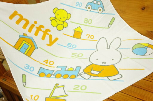 丸眞ベビー用 身長計目盛り付き正方形ガーゼ湯上りタオル ミッフィー「いっしょにあそぼう柄」 丸眞ベビー用 身長計目盛り付き正方形ガーゼ湯上りタオル ミッフィー「いっしょにあそぼう柄」