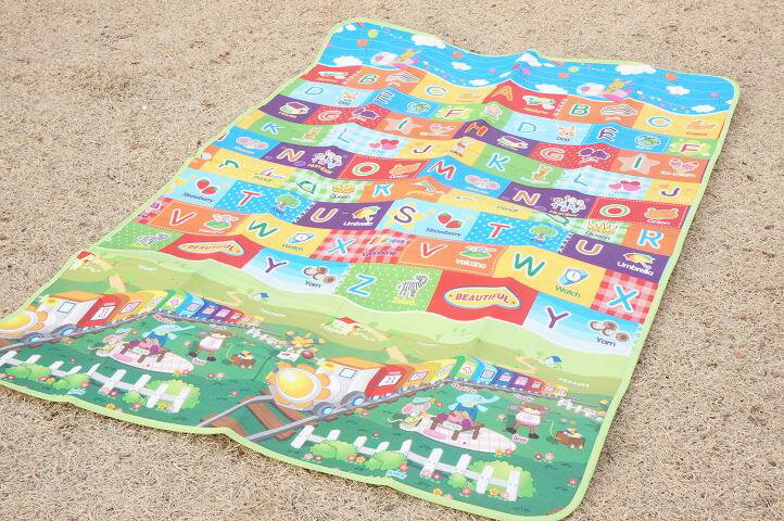 お家でも外でも使えるプレイマット トレイン柄【180cm×120cm】*