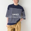 《 OMNES 》オムネス メンズ パネルボーダーコットン5分袖Tシャツ マンネリしがちな夏のスタイリングをブラッシュアップ 肌にやさしいコットン素材のTシャツは着るほどに身体に馴染み、風合いもでてきて手放せない一枚に。 ゆったりとしたサイズ感で身体のラインを気にせずリラックスして着ていただけます。 ドロップショルダーとパネルボーダーで一ワンランク上のおしゃれの完成。 どんなボトムにも合わせやすく大人カジュアルなスタイリングに重宝するデザインTシャツはワードローブの定番として持っておきたいアイテムです。 商品詳細 通常より太く柔らかな糸を使用して編んだコットン100％の生地のTシャツ。 生地洗いを施した素材なので、綿製品にありがちな洗濯後の縮みも軽減でき、肌ざわりもいいです。 また吸水性にも優れ、涼しく快適に着用していただけます。 肌にやさしいコットン素材のTシャツは着るほどに身体に馴染み、風合いもでてきて手放せない一枚に。 ゆったりとしたサイズ感で身体のラインを気にせずリラックスして着ていただけます。 ドロップショルダーとパネルボーダーで一ワンランク上のおしゃれの完成。 こだわりの5分袖丈で、マンネリしがちな夏のスタイリングをブラッシュアップ！ どんなボトムにも合わせやすく大人カジュアルなスタイリングに重宝するデザインTシャツはワードローブの定番として持っておきたいアイテムです。 ■素材 綿100％ ■原産国 中国 ■重量 【7(M)】290g【8(L)】300g ■サイズ(cm) 【7(M)】着丈：71 / 身幅：58 / 肩幅：52 / 袖丈：36 / 袖口幅：18 / 裾幅：58 【8(L)】着丈：73 / 身幅：60 / 肩幅：54 / 袖丈：37 / 袖口幅：18.5 / 裾幅：60 ■カラー 157-ネイビー×ホワイト161-ホワイト×ブラック165-ホワイト×ブルー169-ホワイト×カーキ ※モデル着用画像は撮影環境により実物の色と異なって見える場合がございます。 ※ご覧の端末のモニター設定によっては実物の色味と異なって見える場合がございます。 &gt;&nbsp;お買い上げの際の注意事項はこちら &gt;&nbsp;お洋服の洗濯表示についてはこちら &gt;&gt; 新作アイテム