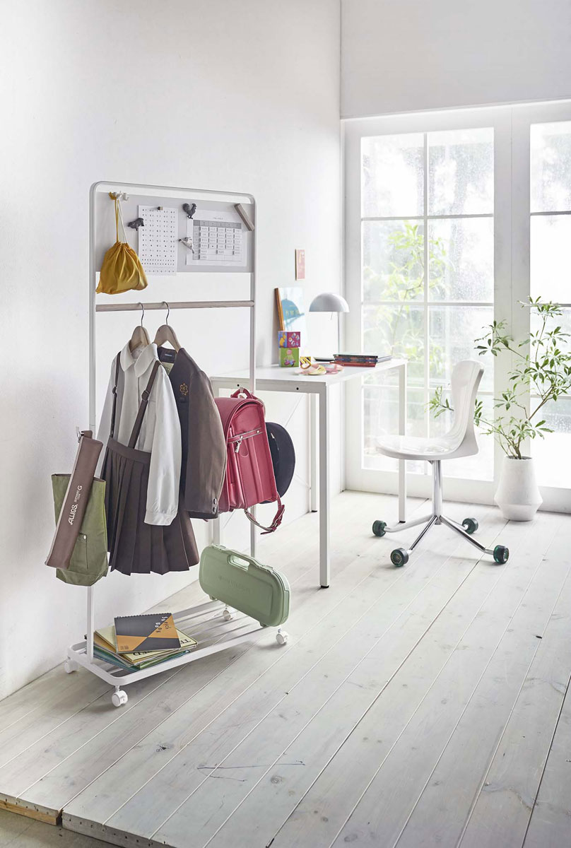 ハンガーラック YAMAZAKI tower キッズパネル付きハンガーラック キッズ用収納やコートハンガーに! 子供 ランドセル収納 フック付き パイプハンガー 山崎実業 タワー ホワイト [2]