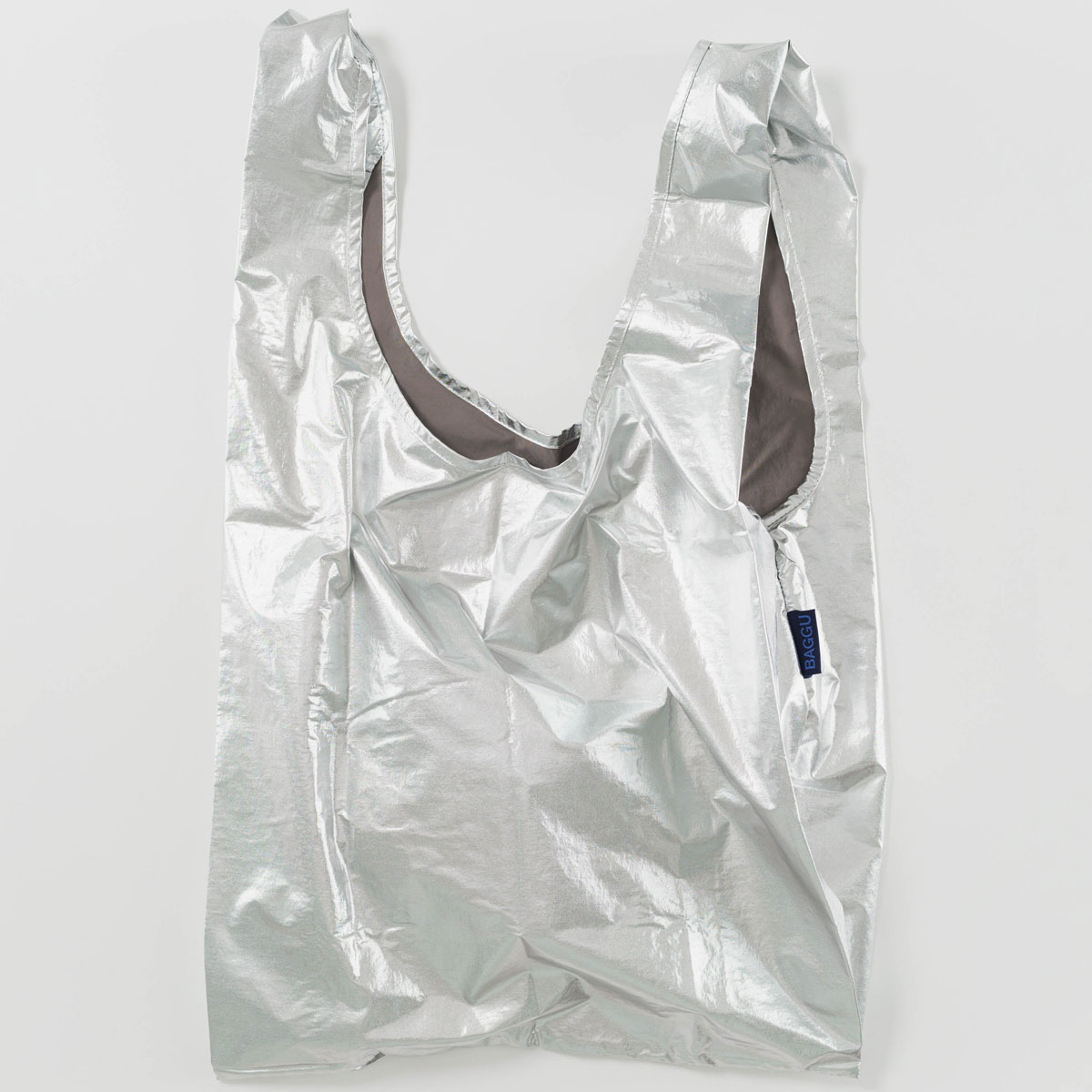 【お1人様1点限り】エコバッグ バグゥ STANDARD BAGGU メタリックシリーズ 人気ブランドのおしゃれエコバッグ！ コンパクト マチ広 大きめサイズ 収納ポーチ 折りたたみ 収納コンパクト BAGGU スタンダードバグゥ スタンダードバグー メタリックシルバーのサムネイル