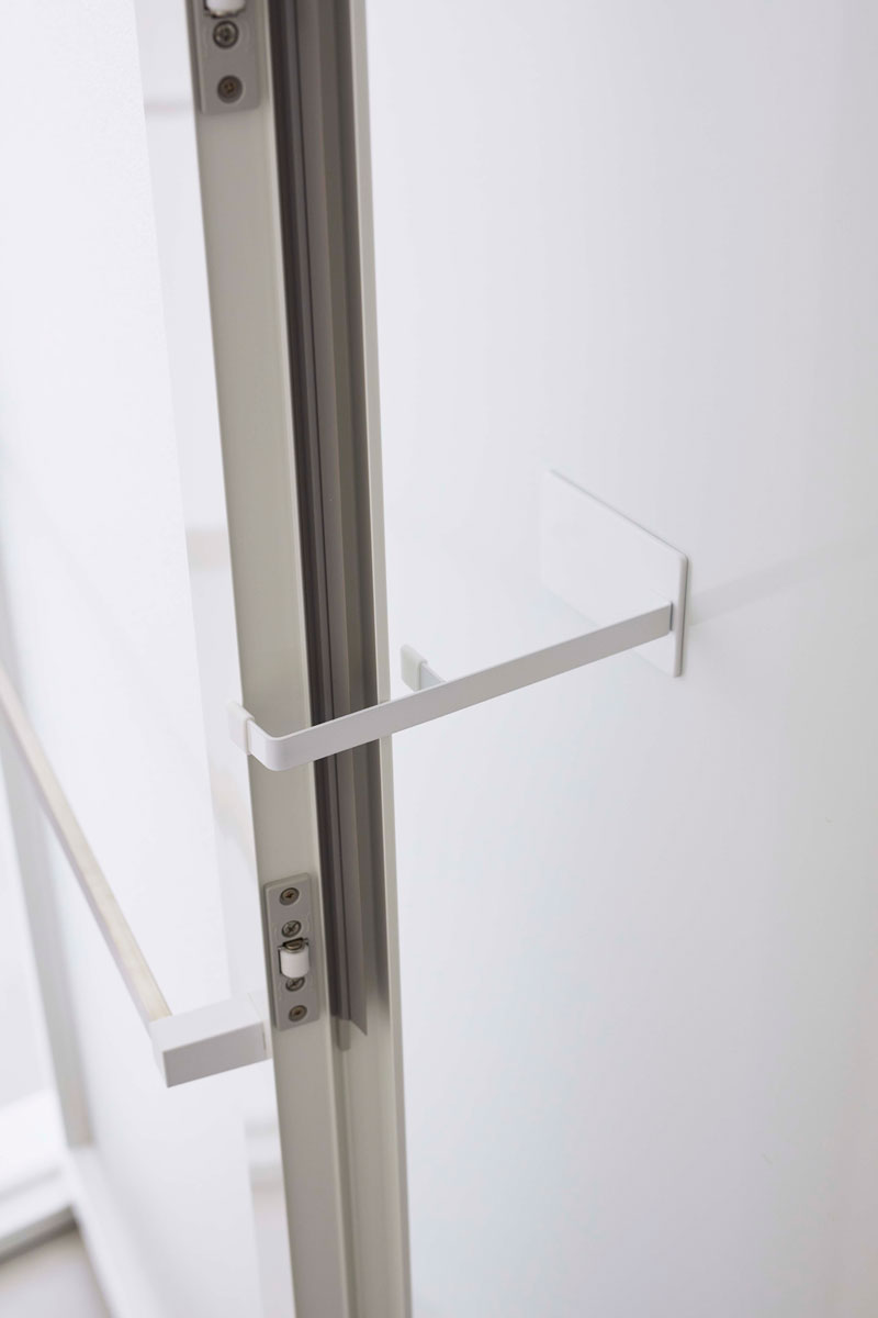 浴室ドアストッパー 山崎実業 正規品 tower タワー マグネット浴室扉ストッパー 扉を開けたままキープ 浴室乾燥 マグネット付きドアストッパー 浴室折れ戸ストッパー ホワイト [3]