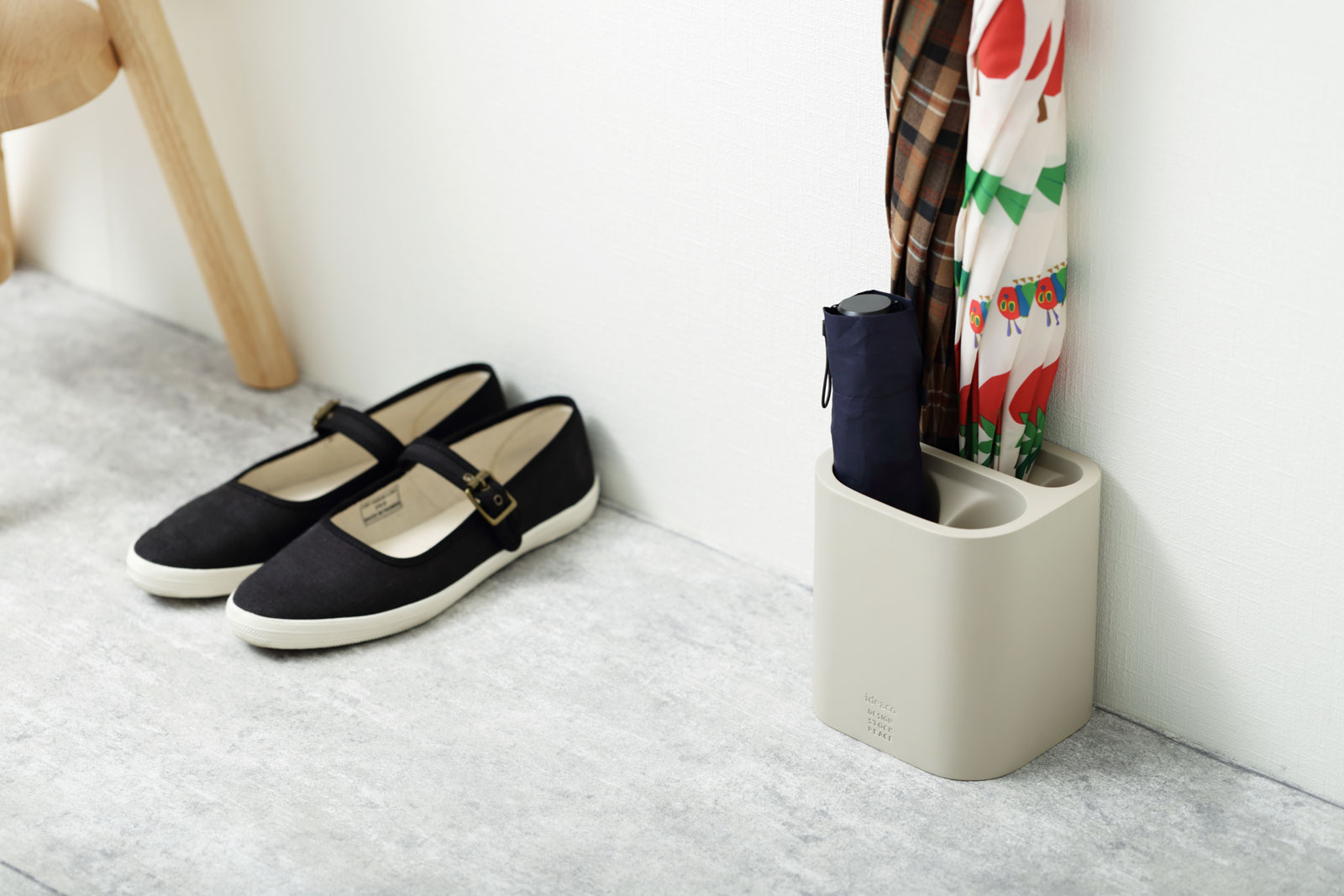 傘立て 正規品 ideaco イデアコ アンブレラスタンド bicomini 折り畳み傘を一緒に収納! コンパクト ミニ おしゃれ 長傘 折りたたみ傘 傘たて 傘スタンド ビコミニ ベージュ [2]