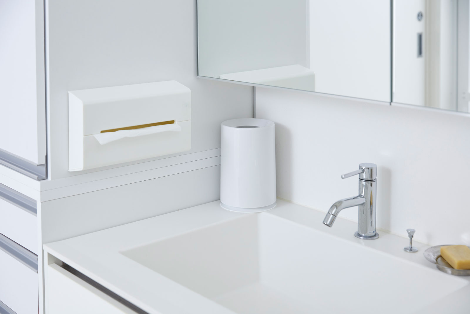 ティッシュケース 正規品 ideaco イデアコ ティッシュケース WALL 薄型ティッシュ箱、袋ティッシュに対応! 石膏ボードピン 両面テープ 引っ越し祝い 新築祝い ティッシュカバー ウォール サンドホワイト [3]