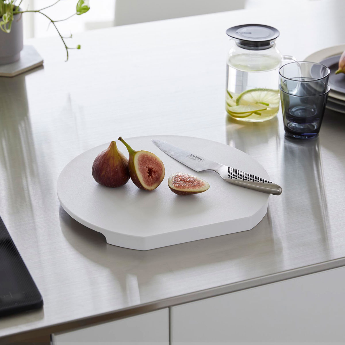 まな板 山崎実業 正規品 tower タワー 食洗機対応 マグネット抗菌まな板 キッチンの新定番マグネット抗菌まな板 マグネット収納 自立 抗菌加工 SIAA カッティングボード ラウンド ホワイト