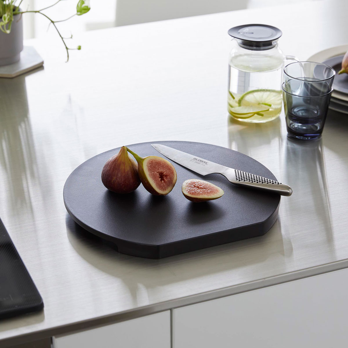 まな板 山崎実業 正規品 tower タワー 食洗機対応 マグネット抗菌まな板 キッチンの新定番マグネット抗菌まな板 マグネット収納 自立 抗菌加工 SIAA カッティングボード ラウンド ブラック