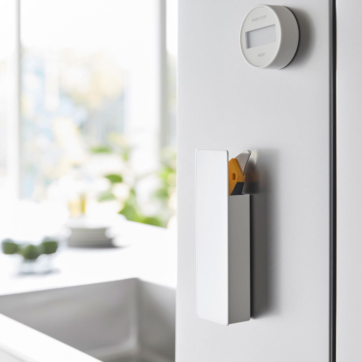 カッターホルダー 山崎実業 正規品 tower タワー 隠せるマグネットカッターホルダー 段ボールなどをサ..