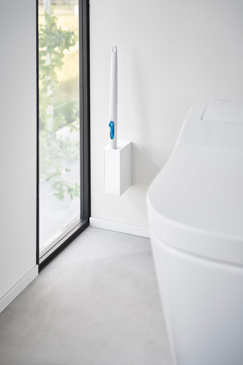 流せるトイレブラシ収納スタンド 山崎実業 正規品 tower タワー ウォール流せるトイレブラシホルダー 石こうボード壁対応 流せるトイレブラシスタンド 浮かせて収納 浮かせる収納 収納ケース トイレ掃除 ホワイト 3