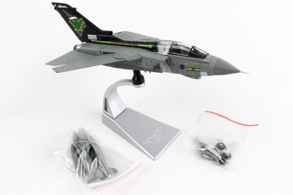 コーギー 1/72 トーネード GR4 No.IX イギリス空軍 退役記念塗装 MARCH 2019 (AA33620) 通販 プレゼント ギフト 飛行機 航空機 完成品 模型 送料無料 3