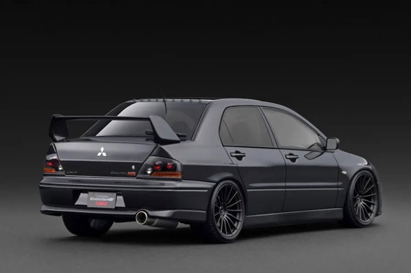 F1と戦闘機の店BACKFIREのignition_model 1/18 Mitsubishi Lancer EvolutionVIII MR (CT9A) Gun Metallic (IG3832)通販 プレゼント ギフト モデルカー ミニカー 完成品 模型｜アングル2