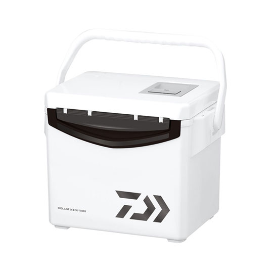 ダイワクールライン &alpha;/&alpha; III　SU1000X◆カラー：ガンメタ◆容量：10L◆自重：2.4kg◆内寸：17&times;26&times;22cm◆外寸：25&times;37&times;29.5cm★ダイワクーラーボックスの定番シリーズがリニューアル。座れて便利。使い勝手の良い両開き上フタ。
