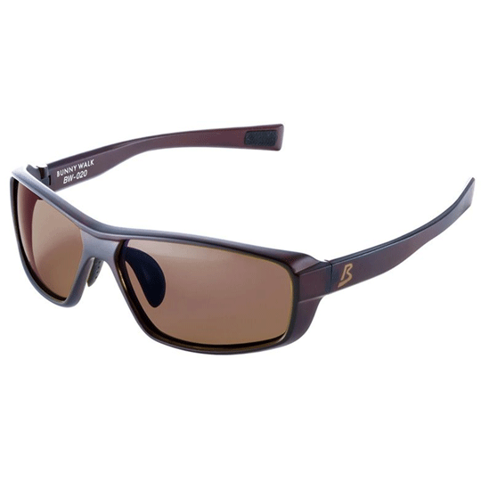 バニーウォーク/BUNNY WALKBW-0202C　クリアブラウン■FRAME COLOR：クリアブラウン ■FRAME MATERIAL：ナイロン ■SIZE：Medium ■LENS COLOR：HC-BROWN ■LENS MATERIAL：ポリカーボネイト偏光レンズ ■LENS COAT：キズ防止ハードコート ■LENS CURVE：6カーブ顔との間に生まれる隙間をカバーするように、フェイスラインに沿って立体的にデザインされたフロント。掛け外しがしやすいストレートテンプルと調整可能なノーズパッド。軽い掛け心地とシーンを選ばないデザインは、カジュアルにもアウトドアにも。 【ポップアップレンズ】 ・偏光度：93% ・可視光線透過率：27% ・99.9%以上UVカット ・傷を防止する両面ハードコート ●『ウキ』や『目印』を使用する釣りに ウキや目印に使われている「赤・オレンジ・ピンク」が見やすくなるように波長をコントロールしたBUNNY WALKオリジナルの高性能偏光レンズです。遠くの繊細なウキの動きをクッキリと映し出し、今まで獲れなかったシビアなアタリでの釣果が期待できます。 ●明るめの偏光レンズはドライブにも 眩しさや邪魔な反射光をカット。ハイコントラストな視界で赤色・緑色の道路標識や信号が強調されるため、注意喚起の情報をいち早く見つけることができます。道路の白線はそのままの色として識別できます。