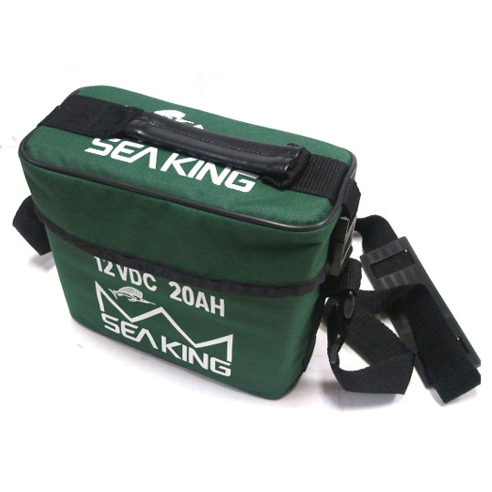 SEAKING/シーキングバッテリー/専用充電器付き　12VDC/20AHバッテリー+充電器+キャリングバッグの3点セット◆サイズ：181mm（幅）&times;76mm（奥）&times;167mm（高）◆重量：5.7kg◆メンテナンスフリー　カルシウムバッテリー密閉型釣り、アウトドア、ホビー、災害時の電源そのほか、12VDCの電動品にご利用ください。★専用ショルダーバック付き★メンテナンスフリーのため、中身の電解液管理をする必要がありません。★密閉ケースを使用のため電解液が衣服、身体に直接触れる事故が大幅に少なくより安全です★専用のオート充電器付きでバッテリー使用後は接続すれば自動充電してくれます。