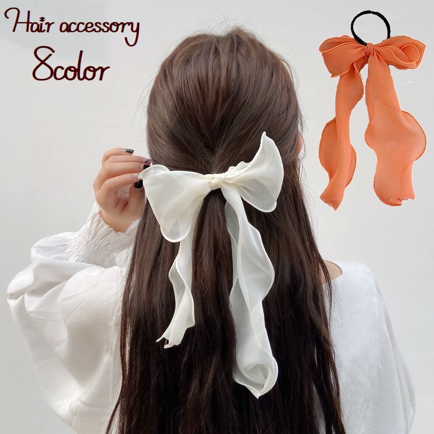 レディースのヘアゴムです。存在感のある大きめのリボンがおしゃれで可愛いアイテムです♪ヘアアレンジのワンポイントにぴったりですね◎ 【サイズについて】画像をご参照ください。 【カラーについて】生産ロットにより柄の出方や色の濃淡が異なる場合がございます。お使いのモニターや撮影時の光の加減などにより画像と実際の商品のカラーが異なる場合もございます。予告なしにカラーやデザインなどの変更がある場合もございます。