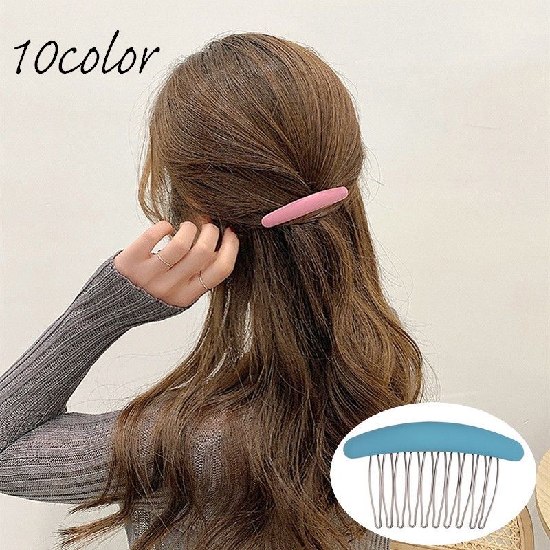 まとめ髪アレンジに便利なレディースのヘアコームです。シンプルデザインで、普段使いから通勤スタイルにもぴったり♪ 【サイズについて】画像をご参照ください。 【カラーについて】生産ロットにより柄の出方や色の濃淡が異なる場合がございます。お使いのモニターや撮影時の光の加減などにより画像と実際の商品のカラーが異なる場合もございます。予告なしにカラーやデザインなどの変更がある場合もございます。 【素材について】プラスチック、合金
