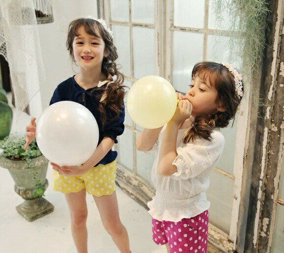 BACKYARD FAMILY バッグタウンのカチューシャ 子供 キッズ 女の子 ガール ヘアアクセサリー レース フラワー リボン 紐付き フェイクパール パール調 髪飾り ヘアアレンジ お洒落 華やか 可愛い 発表会 パーティ おめかし お出かけ 普段使い 女児 ファッション小物｜アングル2