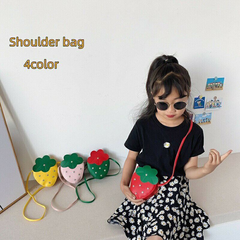 ポシェット ショルダーバッグ キッズ 子供 鞄 カバン イチゴ ストロベリー 斜め掛け 肩掛け ファスナー かわいい おしゃれ 小物入れ 収納