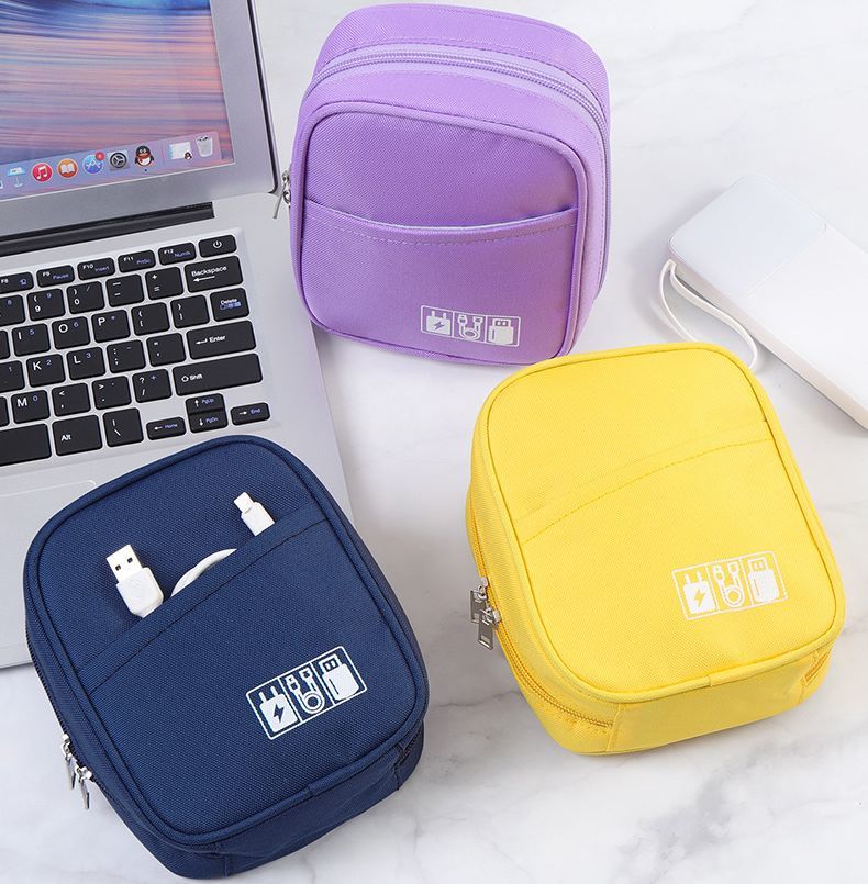 ガジェットポーチ モバイルアクセサリー収納 ケース トラベルポーチ イヤホンケース 充電器 バッテリー スマホ ケーブル コード収納 小物入れ マチあり 持ち運び 出張 旅行 通勤 ファスナー 前ポケット 雑貨 シンプル 便利グッズ かわいい コンパクト カジュアル イ backyard-1-10386757 BACKYARD FAMILY バッグタウン サンプル画像2