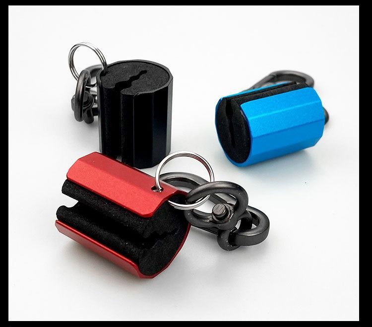 BACKYARD FAMILY バッグタウンのロッドホルダー ロッドクリップ ロッドキーパー ロッドキャリー カラビナ付 釣竿受け アルミ 軽量 固定 落下防止 ハンズフリー｜アングル3