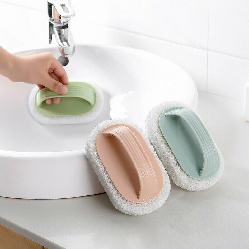 BACKYARD FAMILY バッグタウンのキッチンスポンジ 台所ブラシ キッチンブラシ 掃除用品 キッチン用品 持ち手付き ハンドル付き シンク コンロ 鍋 フライパン 食器 水回り 無地 ブラック シンプル かわいい 掃除グッズ｜アングル3