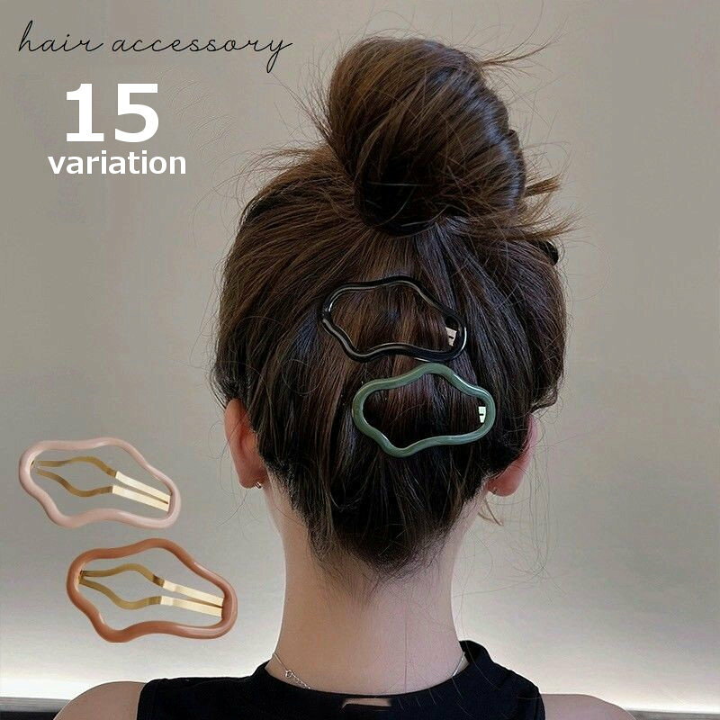 雲のようなデザインがかわいいヘアピンです♪デイリー使いからヘアアレンジのアクセントとしても優秀です◎ 【サイズについて】画像をご参照ください 【カラーについて】生産ロットにより柄の出方や色の濃淡が異なる場合がございます。お使いのモニターや撮影時の光の加減などにより画像と実際の商品のカラーが異なる場合もございます。予告なしにカラーやデザインなどの変更がある場合もございます。 【素材について】合金