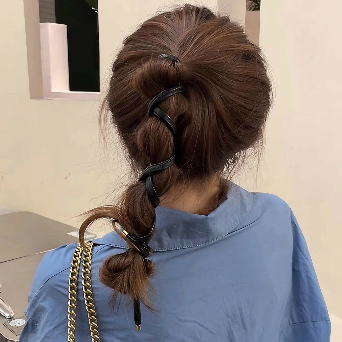 BACKYARD FAMILY ママタウンのワイヤーポニー 単品 1本 レディース ぐるぐる 巻き付け ヘアアクセサリー レザー調 ヘアワイヤー アレンジワイヤー 紐 髪飾り 髪留め まとめ髪 ヘアアレンジ ポニーテール カジュアル デイリー お出かけ 普段使い スタイリッシュ｜アングル2