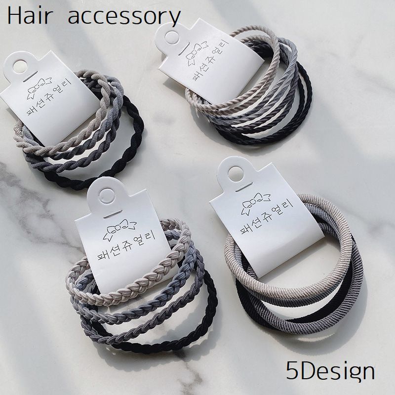 シンプルなデザインのヘアゴム4本セット（Cのみ8本セット）です。落ち着いた色合いなので使いやすいです。 【カラーについて】生産ロットにより柄の出方や色の濃淡が異なる場合がございます。お使いのモニターや撮影時の光の加減などにより画像と実際の商品のカラーが異なる場合もございます。予告なしにカラーやデザインなどの変更がある場合もございます。 【素材について】ファブリック素材