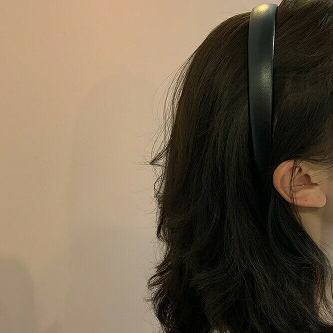カチューシャ レディース ヘアアクセサリー フェイクレザー PUレザー シンプル 無地 きれいめ かわいい おしゃれ ヘアアレンジ 大人かわいい ヘアバンド 女性 大人女子 3