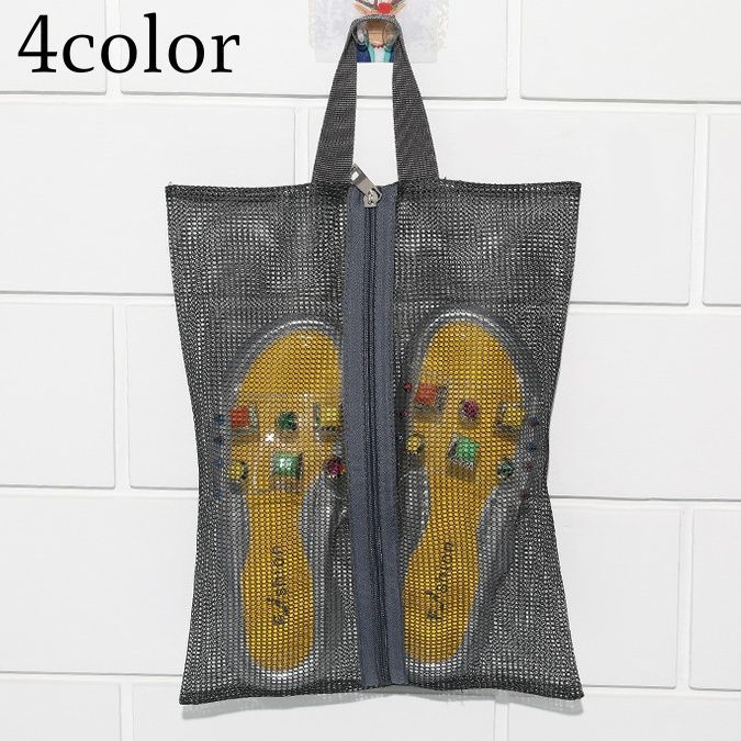 全体がメッシュで通気性がバツグンなメッシュシューズバッグです。4色からお選びいただけます♪※メッシュトートバッグも販売中です。【bag-69193】で検索してください。 【サイズについて】画像をご参照ください。 【カラーについて】生産ロットにより柄の出方や色の濃淡が異なる場合がございます。お使いのモニターや撮影時の光の加減などにより画像と実際の商品のカラーが異なる場合もございます。予告なしにカラーやデザインなどの変更がある場合もございます。 【素材について】ポリエステル