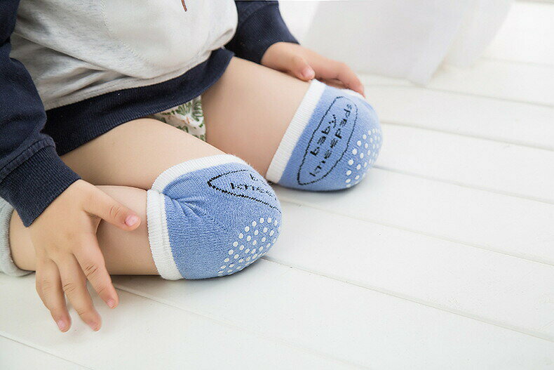 BACKYARD FAMILY ママタウンのベビー用ひざ当て サポーター ベビー 赤ちゃん 膝あて ひざあて レッグウォーマー 滑り止め付き 膝パッド ニーパッド ハイハイサポート かわいい カジュアル おしゃれ シンプル 保護 伸縮性 ストレッチ 男の子 女の子 出産祝い プレゼント｜アングル2