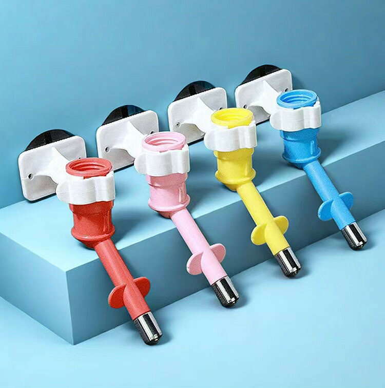 BACKYARD FAMILY ママタウンのペット用給水器 給水用ノズル ウォーターボトル 犬用 猫用 ペット用品 ペットグッズ 取り付け式 水飲み器 ケージ取り付け ペットボトル対応 用 シンプル 赤 黄 青 ピンク｜アングル2