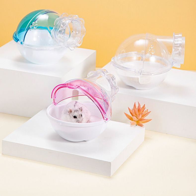 BACKYARD FAMILY ママタウンのハムスタートイレ ハムスターハウス 小動物用 砂遊び場 お風呂 バスルーム 洗面所 シャワー室 透明 飛び散り防止 ケージ外付け｜アングル3
