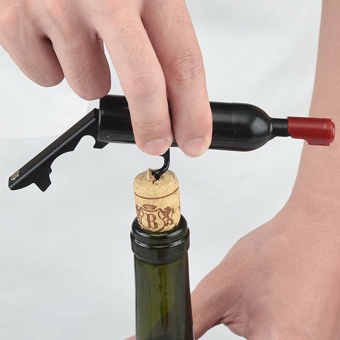 BACKYARD FAMILY ママタウンのワインオープナー コルク抜き コルク栓抜き マグネット 磁石 キッチン雑貨 生活雑貨 ワイングッズ ワインボトル型 折り畳み式 スクリュー式 ブラック おしゃれ ユニーク クール かっこいい かわいい キュート｜アングル2