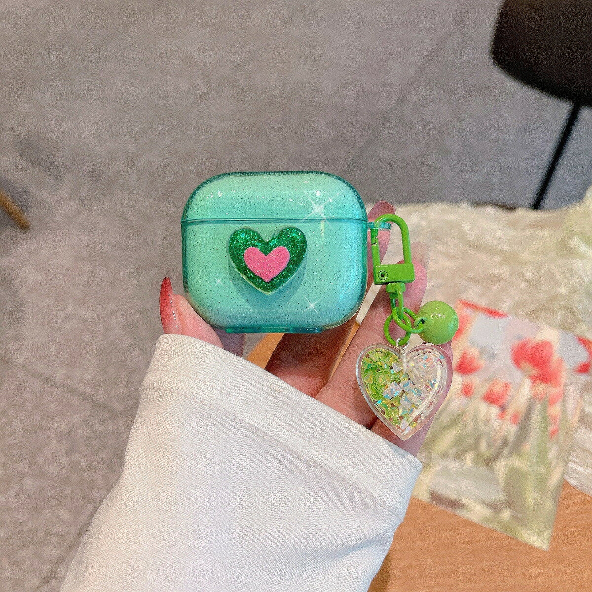 BACKYARD FAMILY ママタウンのイヤホンケースカバー AirPods Pro 第3世代 第2世代 第1世代 エアポッズ 保護ケース ハート グリッター ラメ キラキラ かわいい おしゃれ｜アングル3