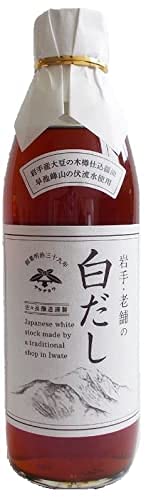 商品情報 商品の説明 商品の説明「岩手・老舗の白だし」は、創業明治三十九年の佐々長醸造が、長年培った「だし取り」の技術により、岩手産丸大豆の自社製・木樽仕込本醸造淡口醤油、厳選した鰹節、日高産昆布、そして、霊峰早池峰山の伏流水から造り上げた白だしです。熟練の職人が、納得いくまで出荷しない頑固なまでのこだわりが詰まったこの一本を、是非ご賞味ください。原材料・成分しょうゆ（小麦・大豆を含む）（国内製造）、本みりん、清酒、食塩、かつお削りぶし（厚削り）、かつおエキス、佐藤、風味調味料（かつお）、こんぶ、こんぶエキス／アルコール、調味料（アミノ酸等） 主な仕様 調味料選手権2020【出汁部門】最優秀賞を受賞！ 普段使いの他、贈り物としてもおすすめしたい逸品です。 お吸い物、だし巻玉子、うどんかけつゆ、おでん・鍋物、茶碗蒸し、丼ものなどお好みに応じ薄めてご利用ください。