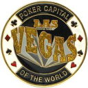カードプロテクター「LAS VEGAS」-ポーカープレイヤー用 斬新で印象的なデザインで描かれた「ラスベガス」の刻印が特徴です。 カジノ、ポーカーの聖地であるラスベガスをこよなく愛し、毎年のように 通い続けるプレイヤーも非常に多いですね。」 ※専用の保護ケースに入っています。 「カード・プロテクター」とは、ポーカーをプレイする上で、自分のカードを保護するために利用する「重石」のことです！「カードガード」とも言われます。 この「カード・プロテクター」は、標準的なカジノチップの大きさである「直径39mm」で、カードに程よく乗せられるサイズです☆ 色々なデザインがあるので、気分に合わせて使ってみてはいかがでしょうか♪ ＜商品詳細＞ ◆商品名： カードプロテクター「LAS VEGAS」-ポーカープレイヤー用 ◆刻　印：「LAS VEGAS」 (ラスベガス） ◆サイズ：直径39mm ◆重　さ：30g （ポーカー用カードプロテクター）