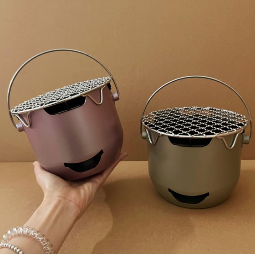 ミニキャンプ炭火コンロ 鋳鉄製炭受けミニキャンプ炭火コンロ 鋳鉄製炭受けは、+ ステンレス焼き網付き 携帯式囲炉裏茶バーベキュー両用 家庭室内アウトドア兼用 Bです。屋外レジャー、庭、ベランダ、キャンプなどのシーンで使いやすい仕様です。素材の特長を生かした、日常使いしやすい仕上がりです。ご注文前にカラー、サイズ、設置場所、使用目的に合うかをご確認ください。モニター環境により実物と色味が異なる場合があります。