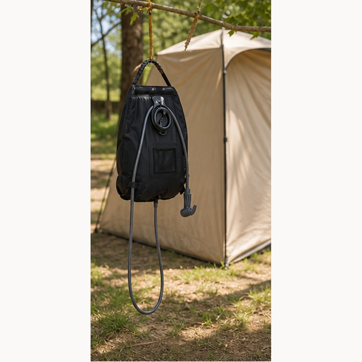 BADUS ソーラーシャワー 20L ポータブルシャワー キャンプ シャワーバッグ 電源不要 吊り下げ 温度目安表示 折りたたみ 携帯用 海水浴 アウトドア ブラック badus-10002244 くらしのBADUS パッケージ画像