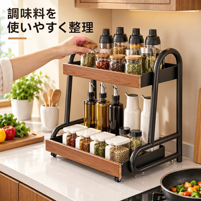 二段キッチンワゴンは、調味料やボトル、キッチンまわりの小物を上下に分けて置きたいときに使う収納用品です。金属調のフレーム、木目調の前板、上下の収納部、引出し式トレー、移動用のキャスターが確認でき、調理台の横やダイニングの近くで必要なものをまとめられる構成です。仕様欄で確認できるサイズは、高さ43cm、奥行25cm、幅30cmまたは40cmです。幅30cmの仕様と幅40cmの仕様があり、色違いの本体も用意されています。設置前に置き場所の幅奥行き、引出しを動かす前方の空間、キャスターを移動させる床面の状態をご確認ください。使うときは上下の棚に収納物を分け、引出しをゆっくり手前へ動かしてください。キャスターを使って移動する場合は、床の段差や水分を確認し、収納物が偏らないように整えてください。木目調前板やフレームに汚れが付いた場合は乾いた柔らかな布で拭き、仕様と設置場所をご確認のうえお役立てください。ご不明な点がございましたら、お気軽にお問い合わせください。確認できるサイズ容量は43x25x30cm、43x25x40cmです。ご使用になる場所の幅奥行き高さや収納量を事前に確認し、設置後に可動部や周囲の動線を妨げない位置をお確かめください。商品についてご不明な点がございましたら、お気軽にお問い合わせください。ご使用になる場所と目的をご確認のうえ、日々の暮らしにお役立ていただけますと幸いです。ご検討いただけますと幸いです。