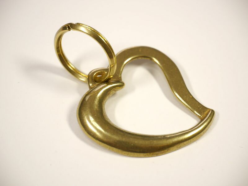 真鍮製 ハート形キーホルダー キーリング付き ゴールドブラス 真鍮無垢製(ネックレスのパーツなどに) 馬具職人工房