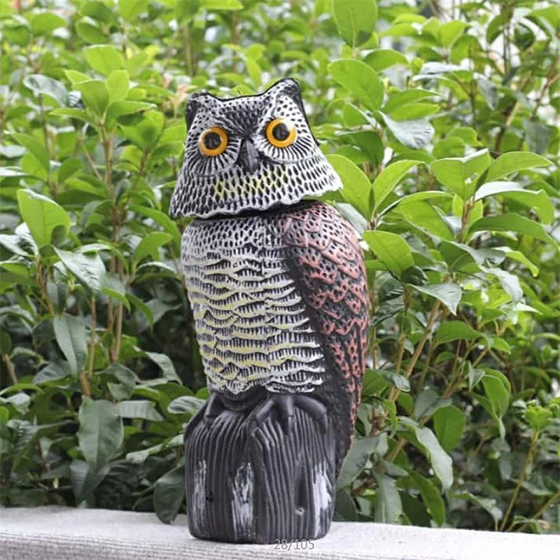 PE素材素朴なスタイルのシミュレーションフクロウデザインで作られ、優れた耐久性、手によって作られ、風景に損傷を与えることはありません。 風車式手動パドルヘッド360度回転フクロウ。 首は風などにより横に360度、上下にも傾きます。動物は猛禽類のフクロウを見ると怖がって近づかなくなります。 底部のフタを開けて重りとして石や砂を入れると動かないです。たまに設置場所を変えるとより効果的。 ハト、スズメ、カラス、ムクドリ、ヒヨドリなど。都市のゴミ置き場、畑・果樹園等、害鳥の農作物被害、フン公害、カラスの生ゴミ荒らし被害、ベランダに鳩が来る！とお困りの場所に、設置するだけです。 独自のシミュレーション技術 リアルな造形で、公園の装飾やネズミなどの小動物の追い出しに使用可能。狩猟用ルアー、庭園装飾用教材、卓上装飾などのシーンに適しています。