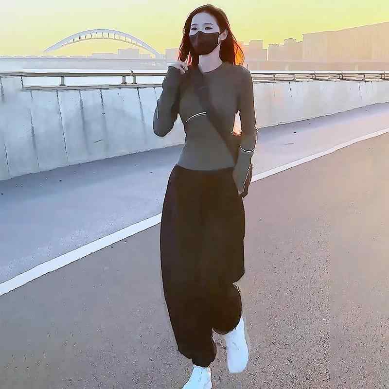長ズボン カットソー 吸汗速乾 レディース トップス オシャレ 韓国 の 商品 カジュアル スポーツ スーツ 女性 春秋 2025 スタイルで スタイリッシュな 年齢を 減らす ランニング スポーツウェア ツーピース