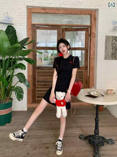 カジュアル ワンピース シンプル 大きいサイズ スリム ウエストと 黒の ロング スカートを 備えた 夏用の レディース ビッグ サイズ 半袖 ドレス。 太めの MM カレッジ 刺繍入り ポロ カラー スカート。 カジュアル ワンピース シンプル 大きいサイズ スリム ウエストと 黒の ロング スカートを 備えた 夏用の レディース ビッグ サイズ 半袖 ドレス。 太めの MM カレッジ 刺繍入り ポロ カラー スカート。